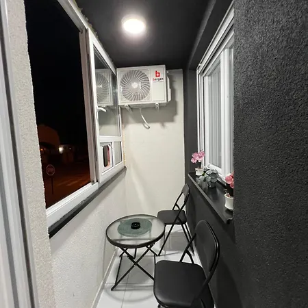 Gold Star Apartment *