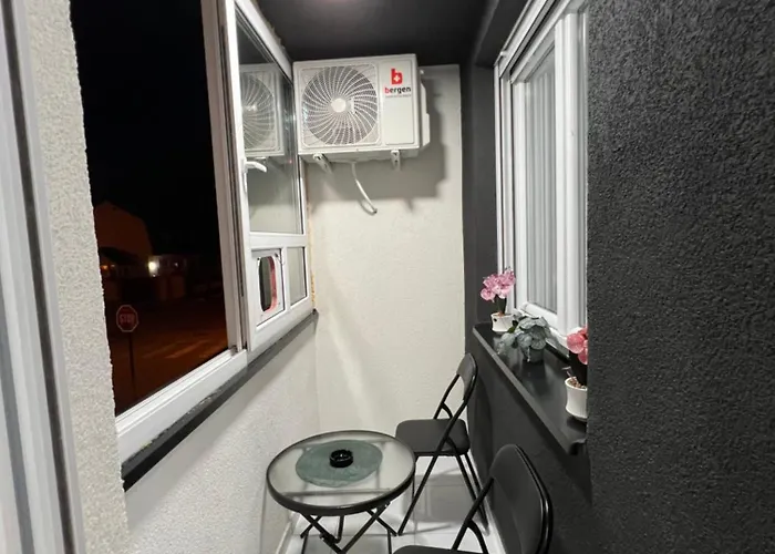 Gold Star Apartment *